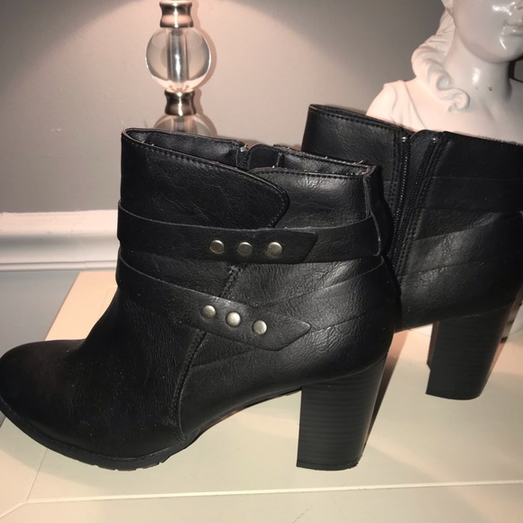 Boot - Picture 2 of 7